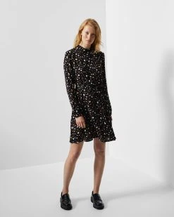 dress shop -dress shop 001 16083596 Fiola