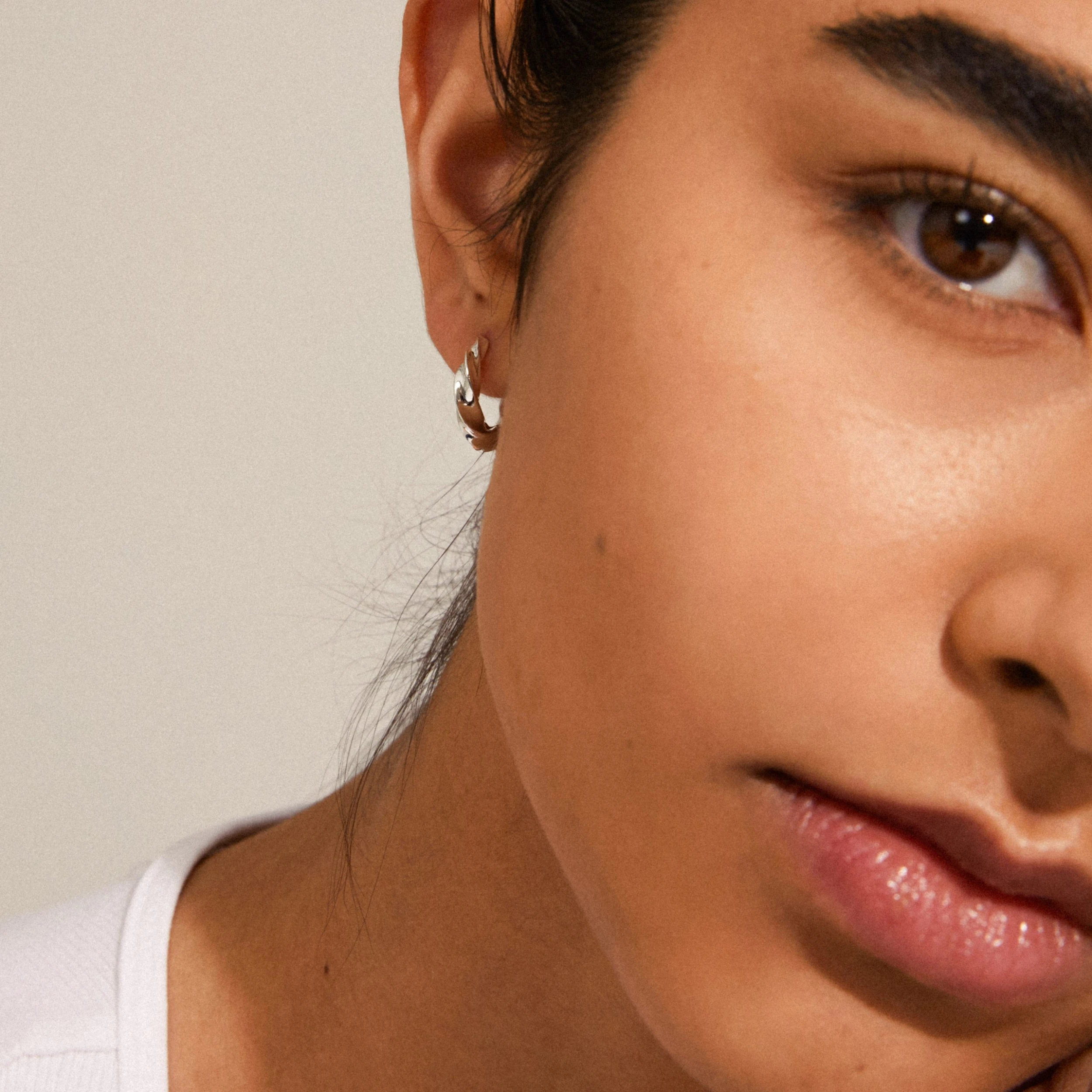 Pilgrim TAFFY Recycled Medium Size Swirl Hoop Earrings Silver-Plated (Silver Plated) 4 Pilgrim TAFFY Recycled Medium Size Swirl Hoop Earrings Silver-Plated (Silver Plated) - Bild 2