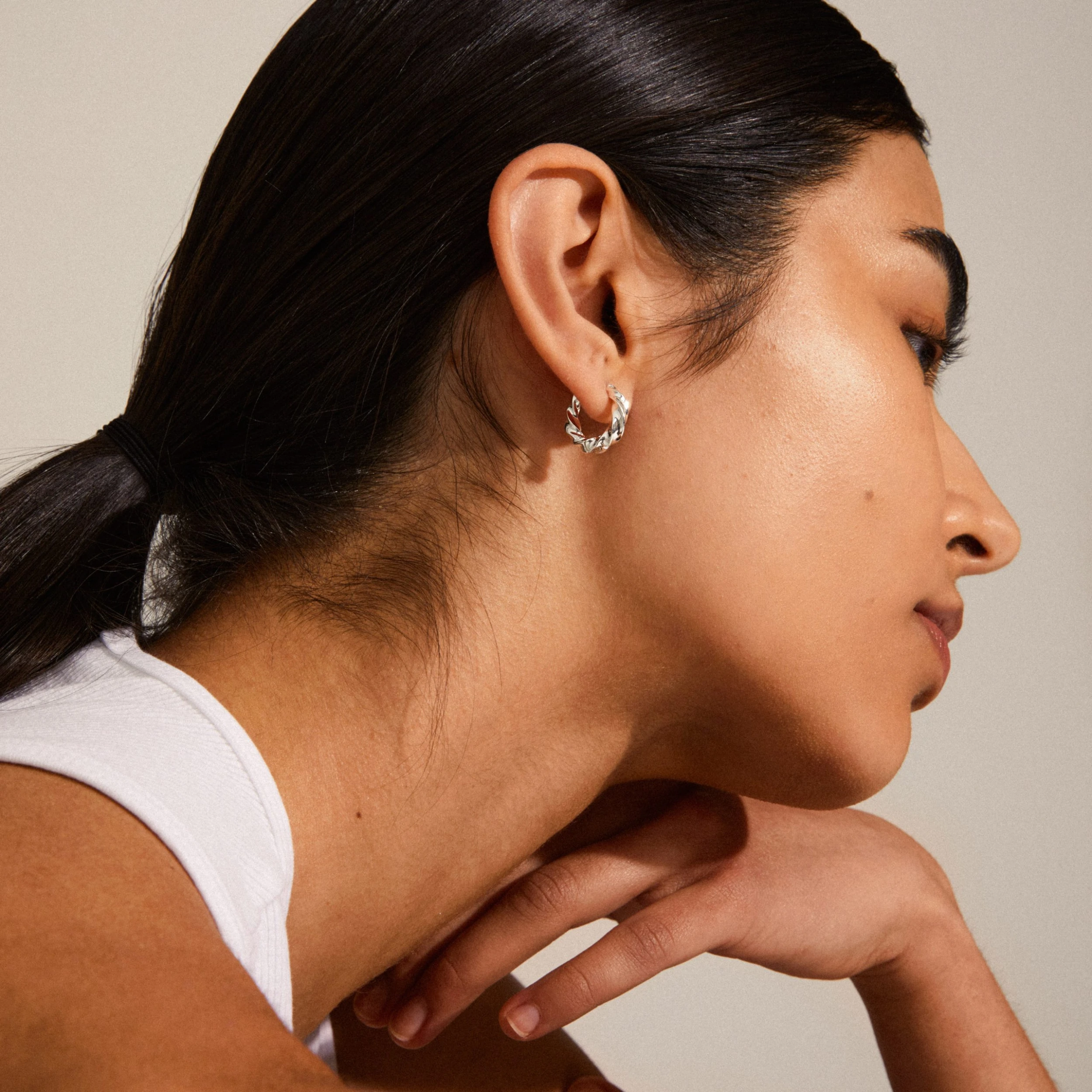 Pilgrim TAFFY Recycled Medium Size Swirl Hoop Earrings Silver-Plated (Silver Plated) 5 Pilgrim TAFFY Recycled Medium Size Swirl Hoop Earrings Silver-Plated (Silver Plated) - Bild 3