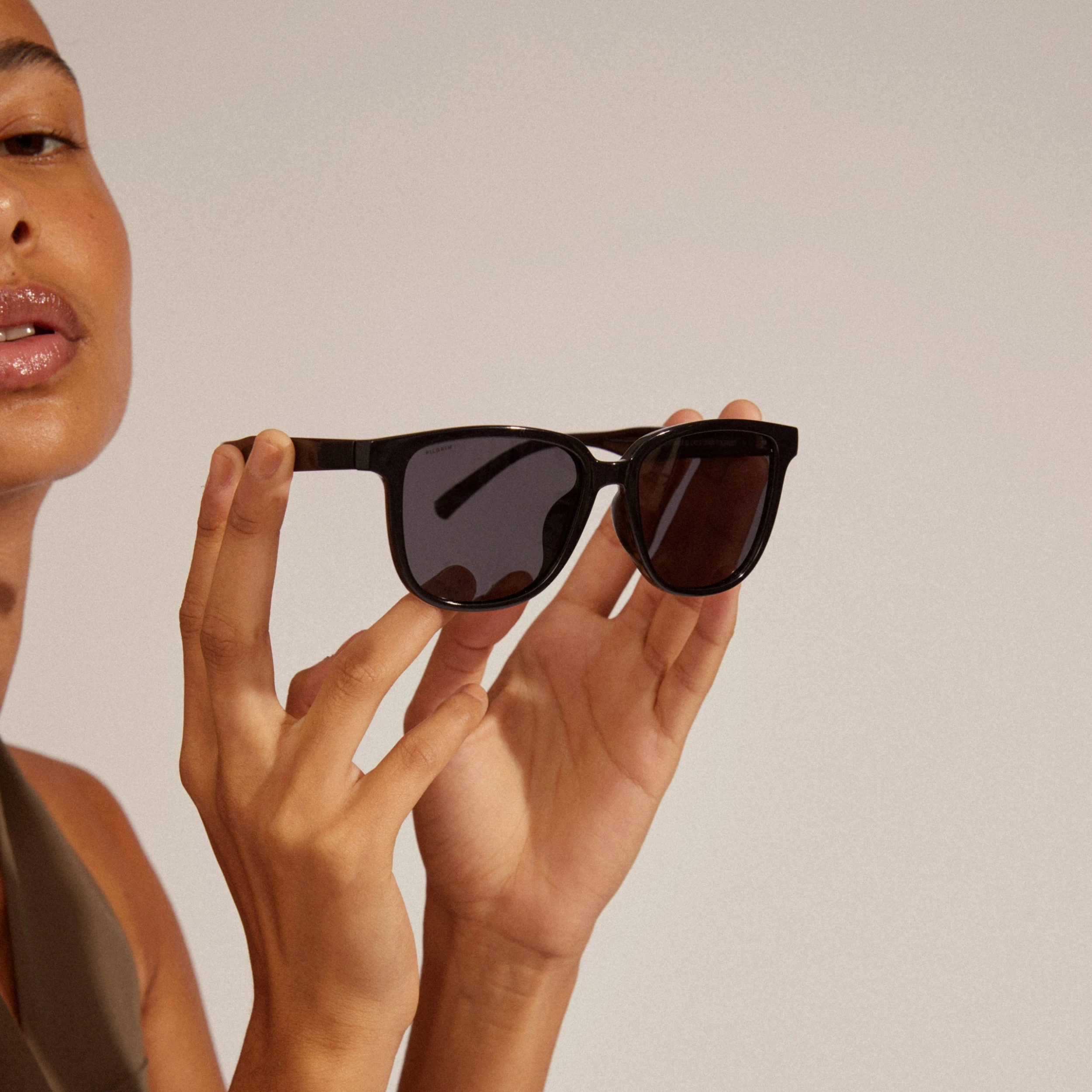 Pilgrim JAMILA Recycled Sunglasses Black (BLACK) 7 Pilgrim JAMILA Recycled Sunglasses Black (BLACK) - Bild 5