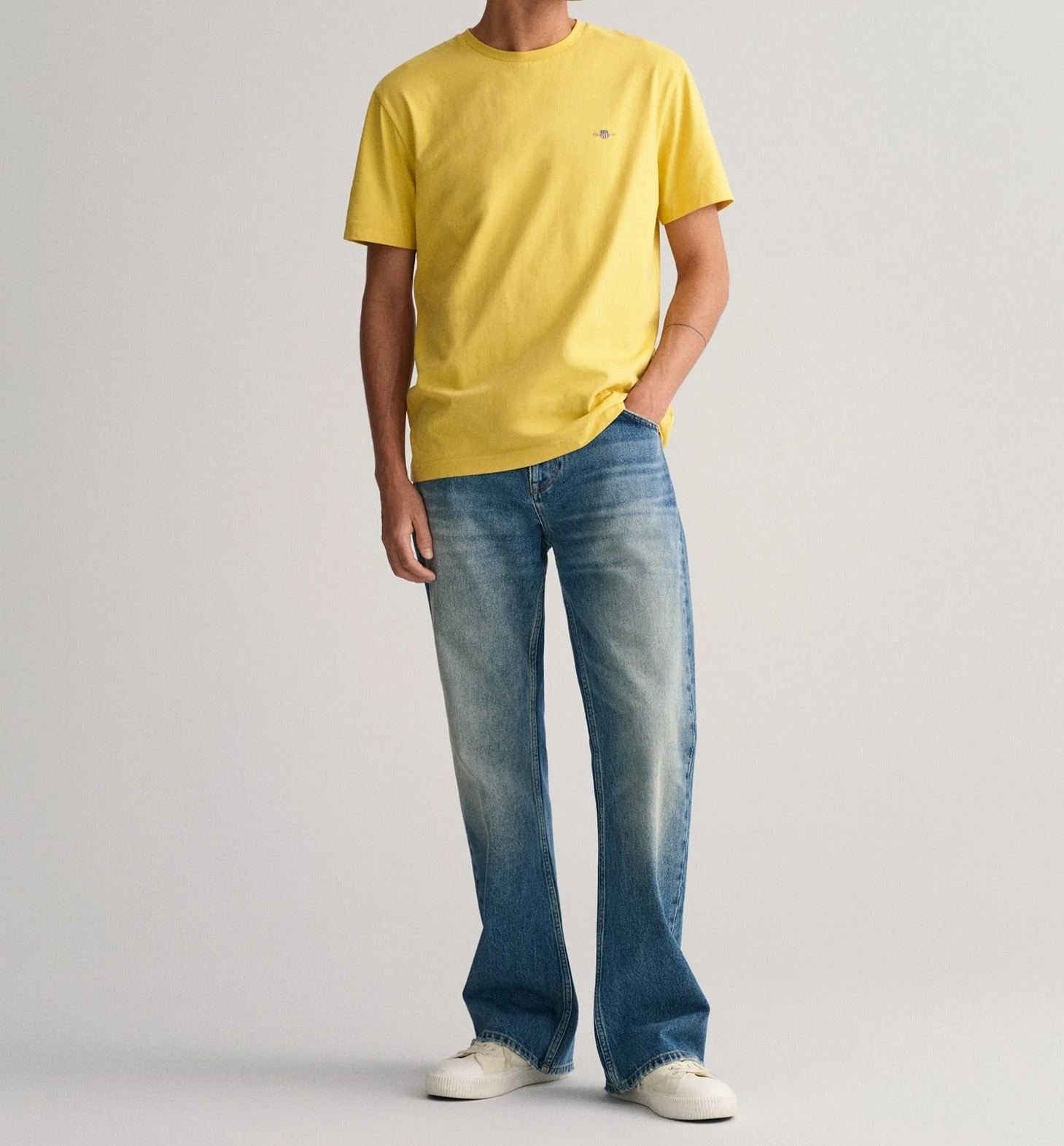 Gant REG SHIELD SS T-SHIRT (727PARCHMENT YELLOW) 5 Gant REG SHIELD SS T-SHIRT (727PARCHMENT YELLOW) - Bild 3