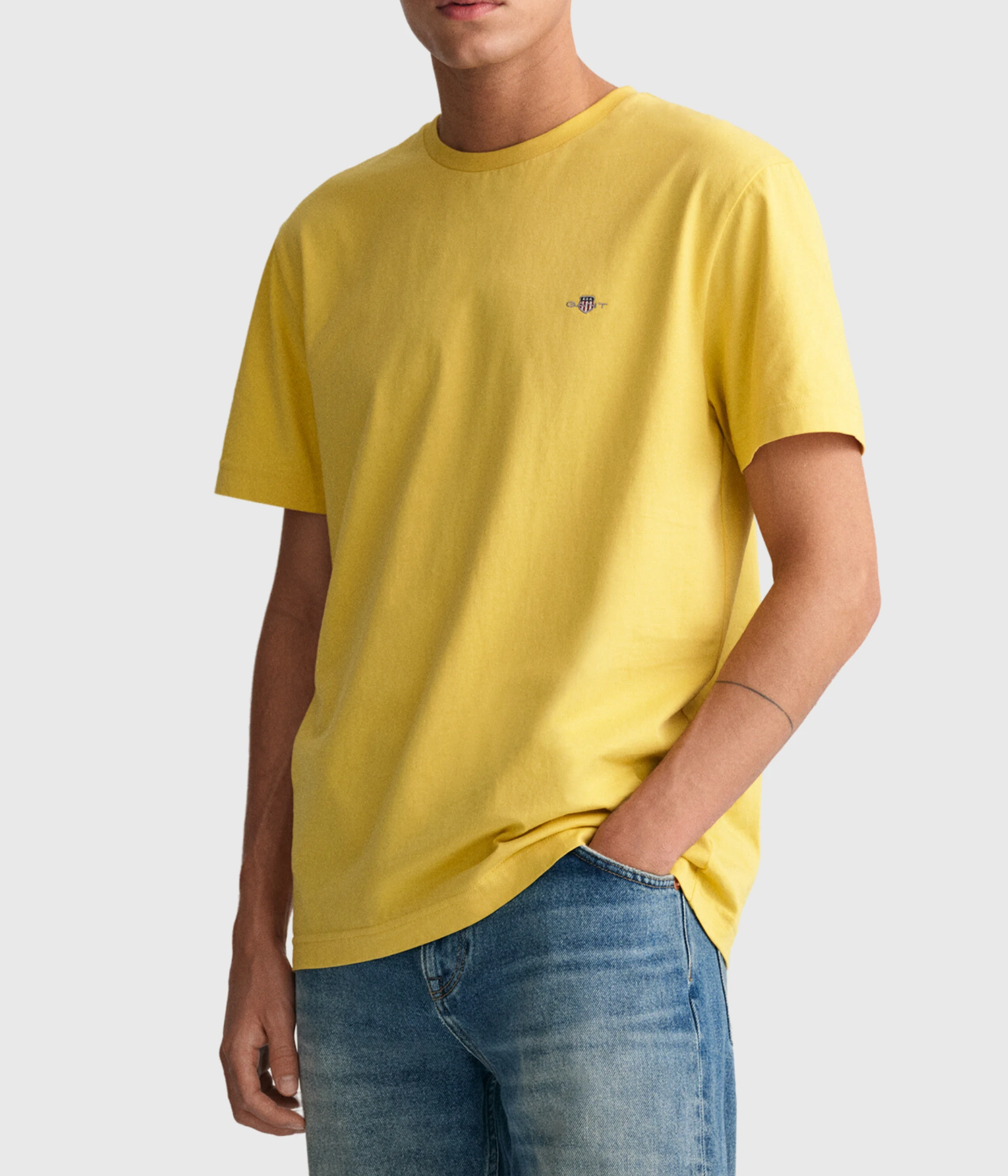 Gant REG SHIELD SS T-SHIRT (727PARCHMENT YELLOW) 3 Gant REG SHIELD SS T-SHIRT (727PARCHMENT YELLOW)