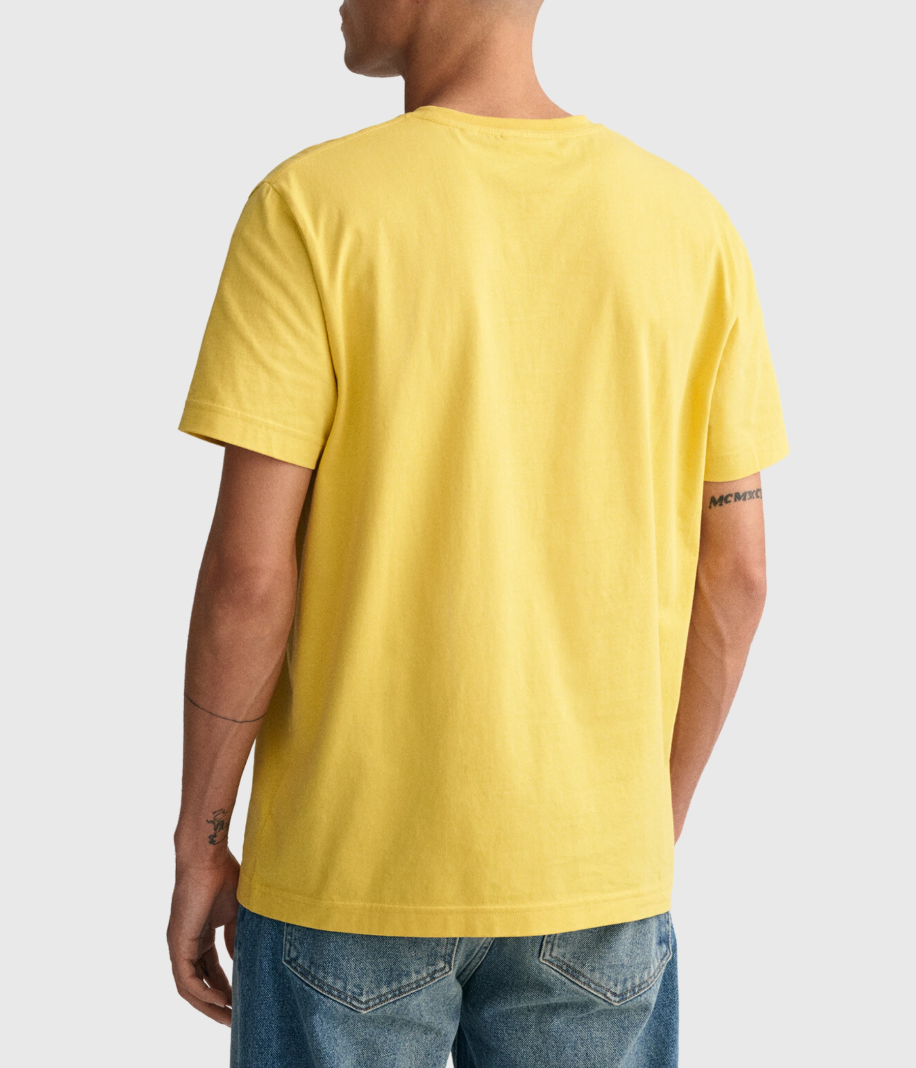 Gant REG SHIELD SS T-SHIRT (727PARCHMENT YELLOW) 4 Gant REG SHIELD SS T-SHIRT (727PARCHMENT YELLOW) - Bild 2